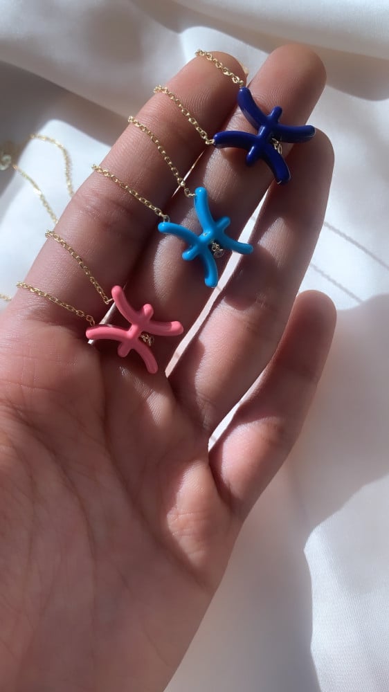 سلسلة برج الابراج باللون الذهبي (N437) .