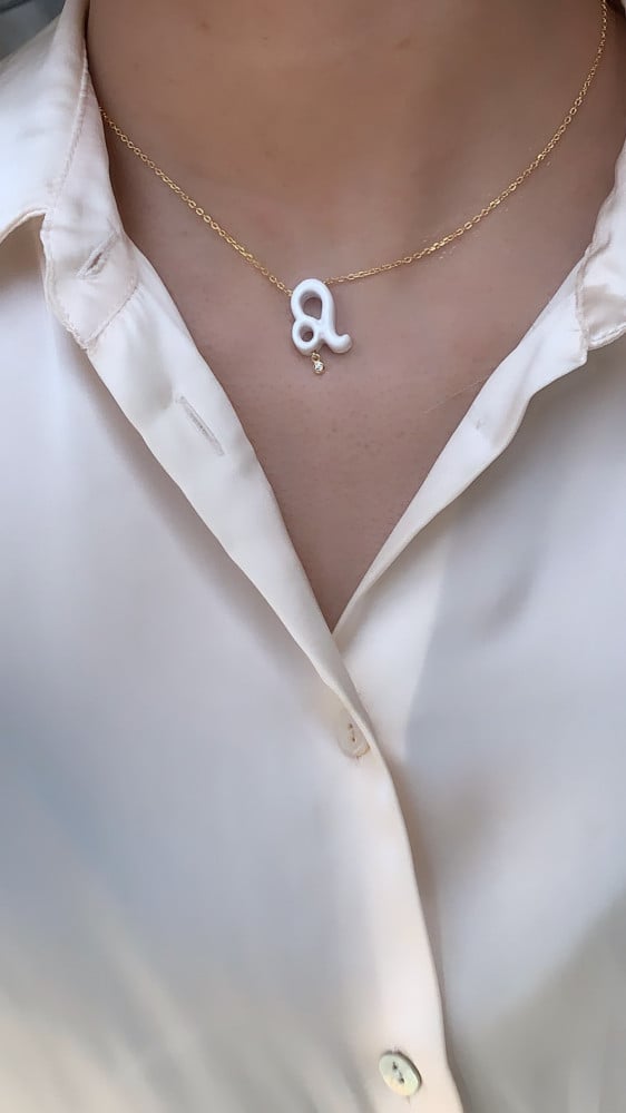 سلسلة برج الابراج باللون الذهبي (N437) .