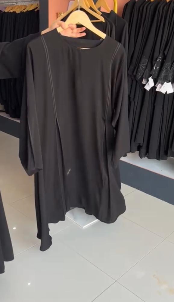 عبايه كسرتين من الامام وكسره مع الخلف