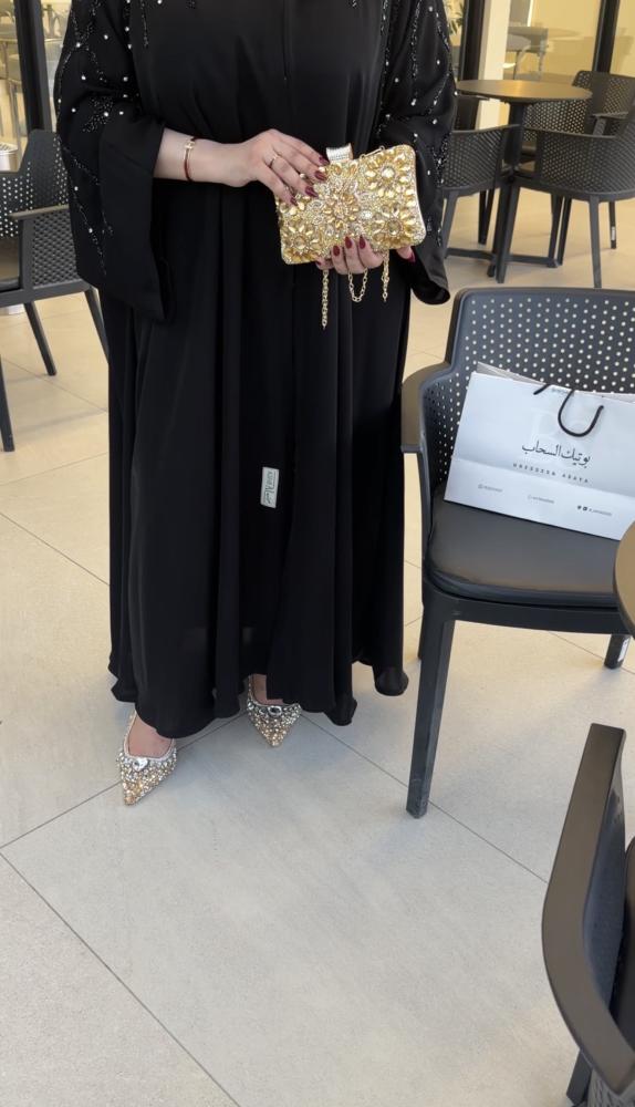 عبايه قمراء