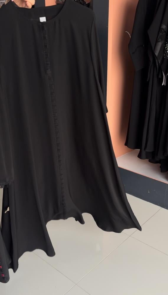 عبايه بكلفه اسود + طرحه مجانآ