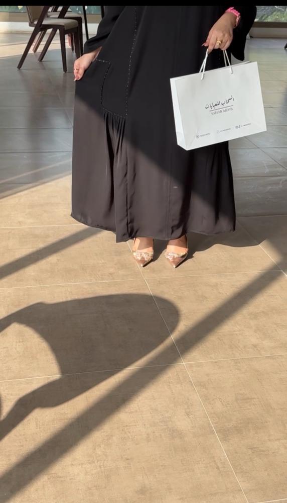 Abaya with pockets and slits
