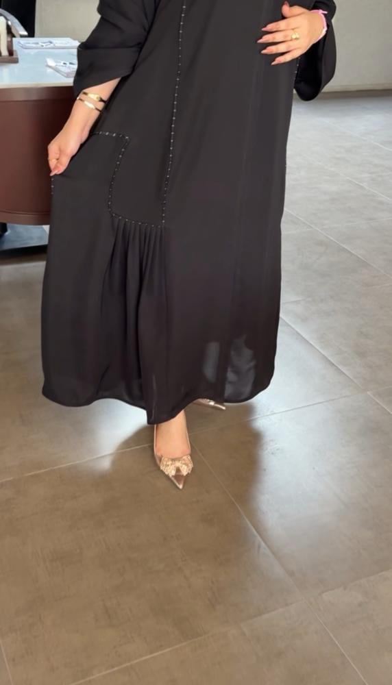 Abaya with pockets and slits