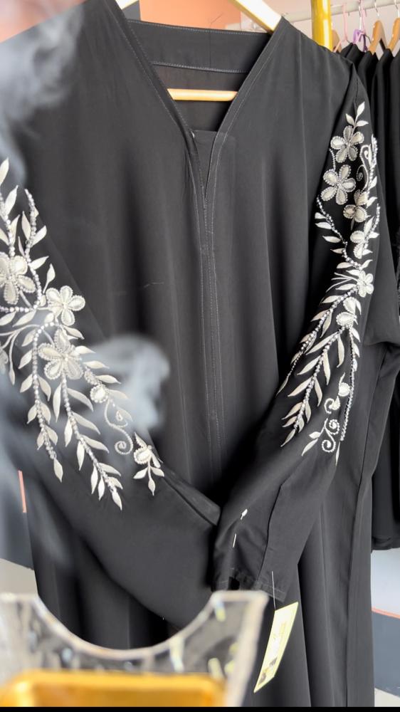 Normal story abaya, white doubt