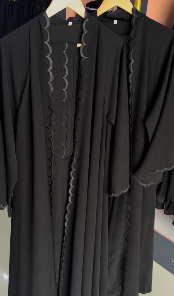 عبايه تطريز اسود طقم الطرحه