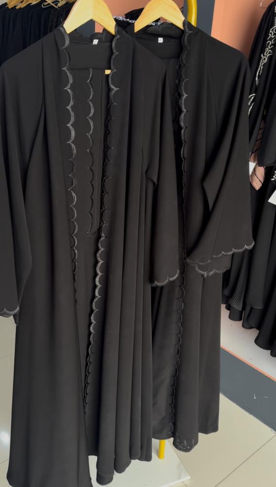 عبايه تطريز اسود طقم الطرحه