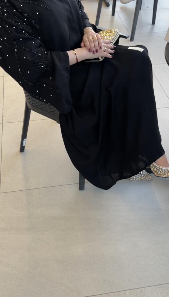 عبايه قمراء