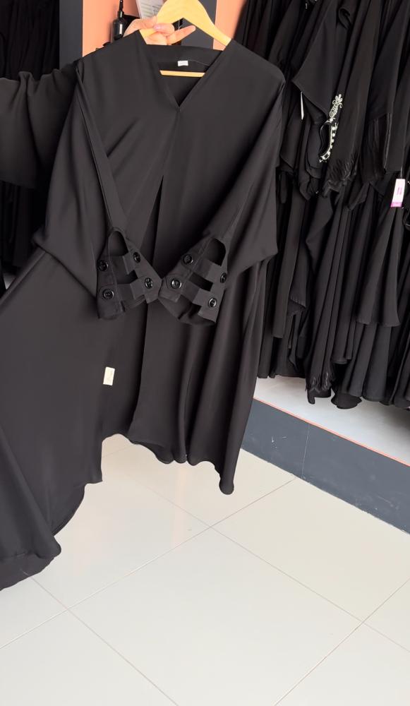عبايه الجميله + طرحه مجانآ