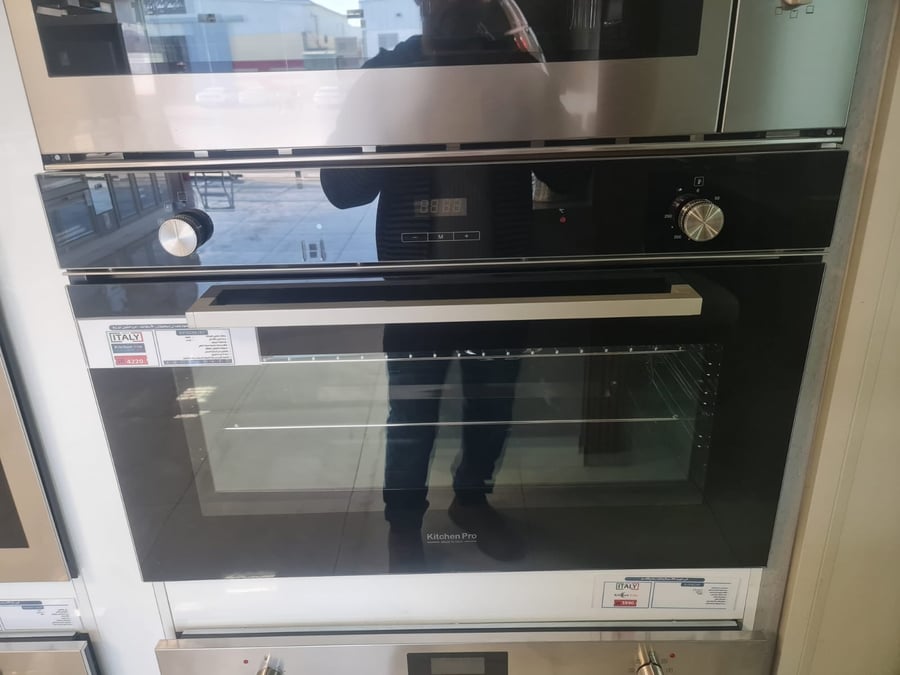 فرن kitchen pro كيتشن برو - كهرباء بلت ان اسود ديجتال – 9 وظائف - 2 مروحة توزيع - مروح تبريد - ايطالي - باب زجاجي شفاف بزجاج داخلي – طبقتين من الزجاج تعمل كعازل للحرارة - KP908B/EL