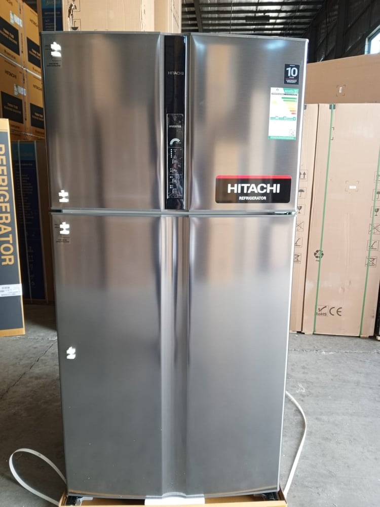 Hitachi - double door refrigerator, with top freezer and large capacity 24.8 cubic feet, frost-free, equipped with adjustable glass shelves, energy-saving inverter compressor, LED display, freestanding design in luxurious silver color, 5-star energy effic