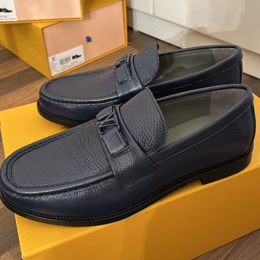 حذاء LV