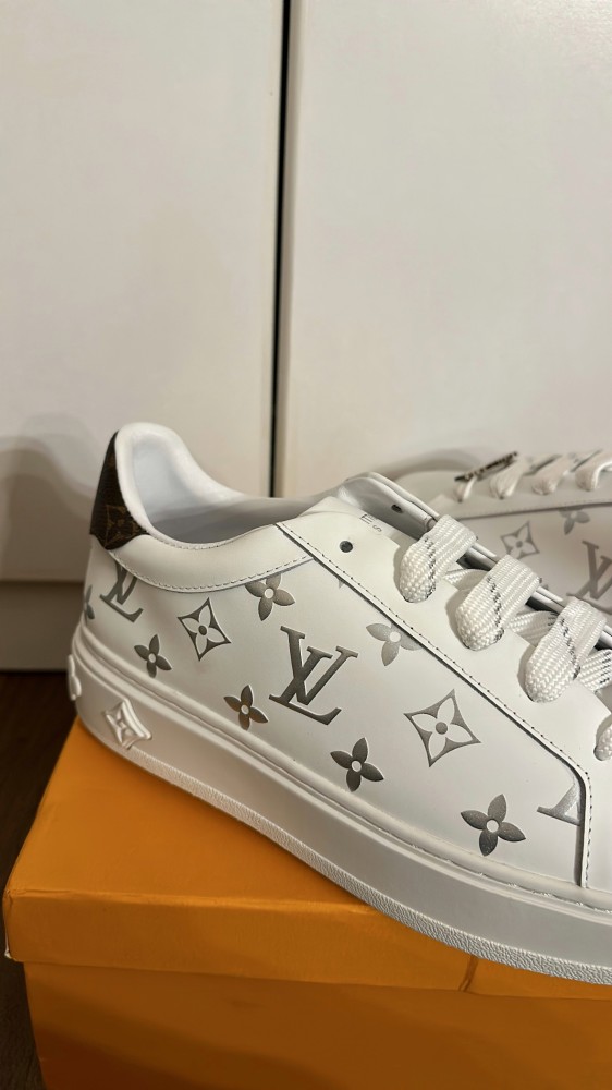 حذاء LV ( تسليم فوري )