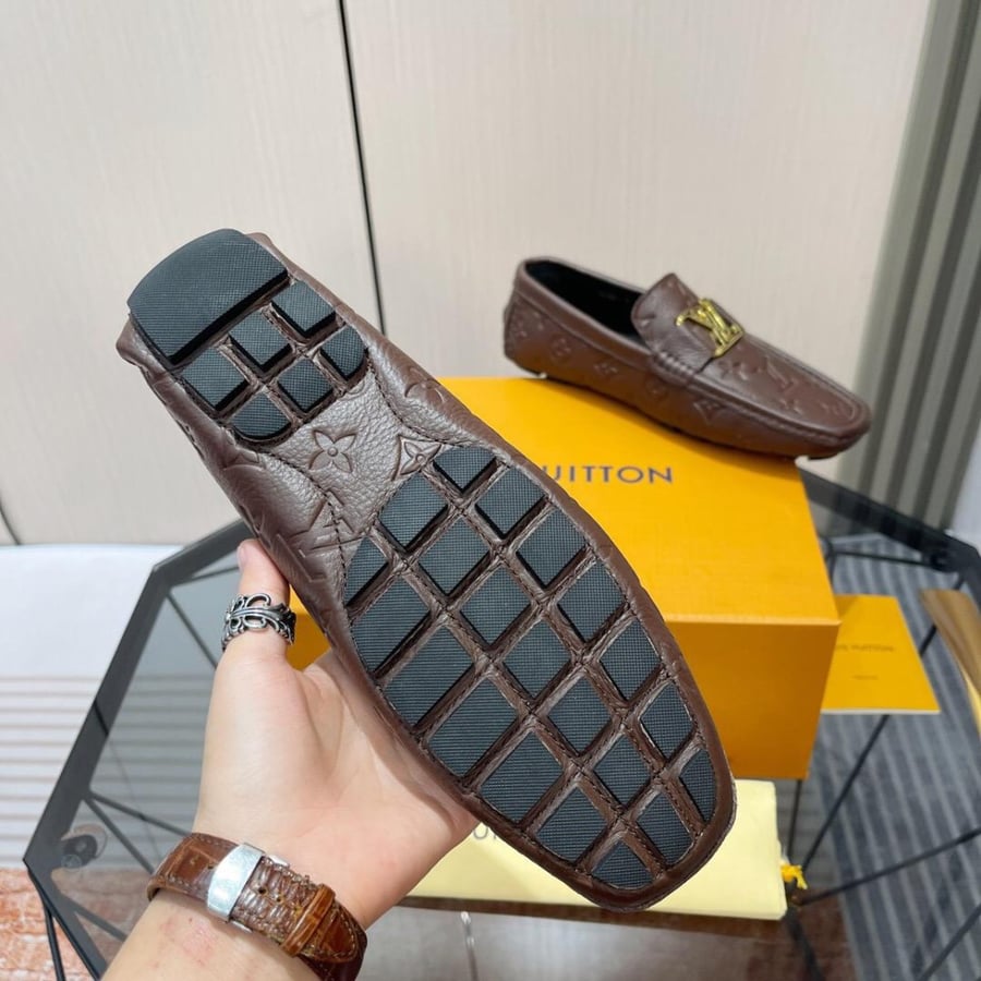 حذاء LV