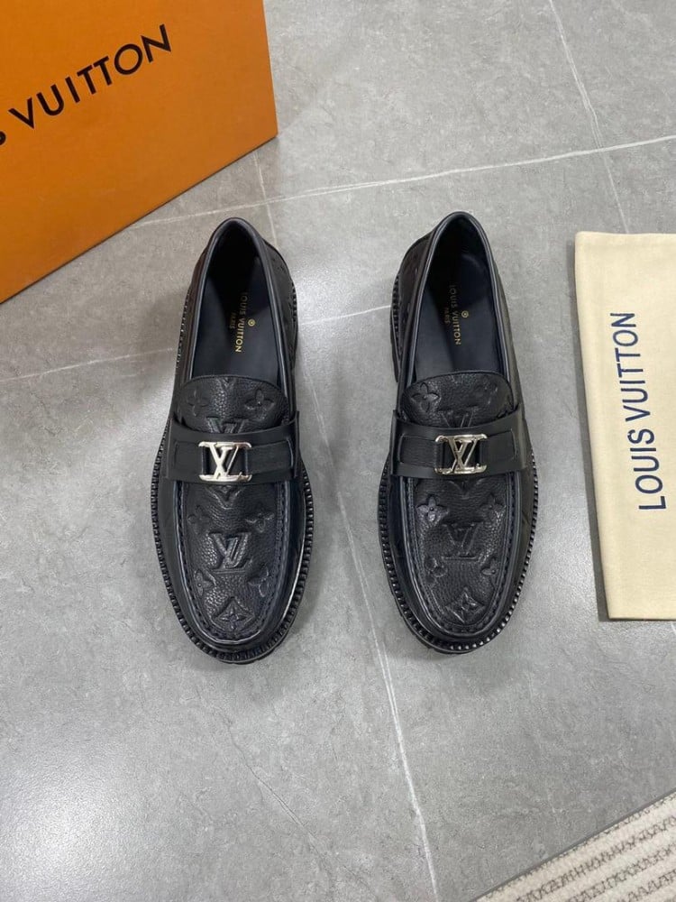 حذاء LV
