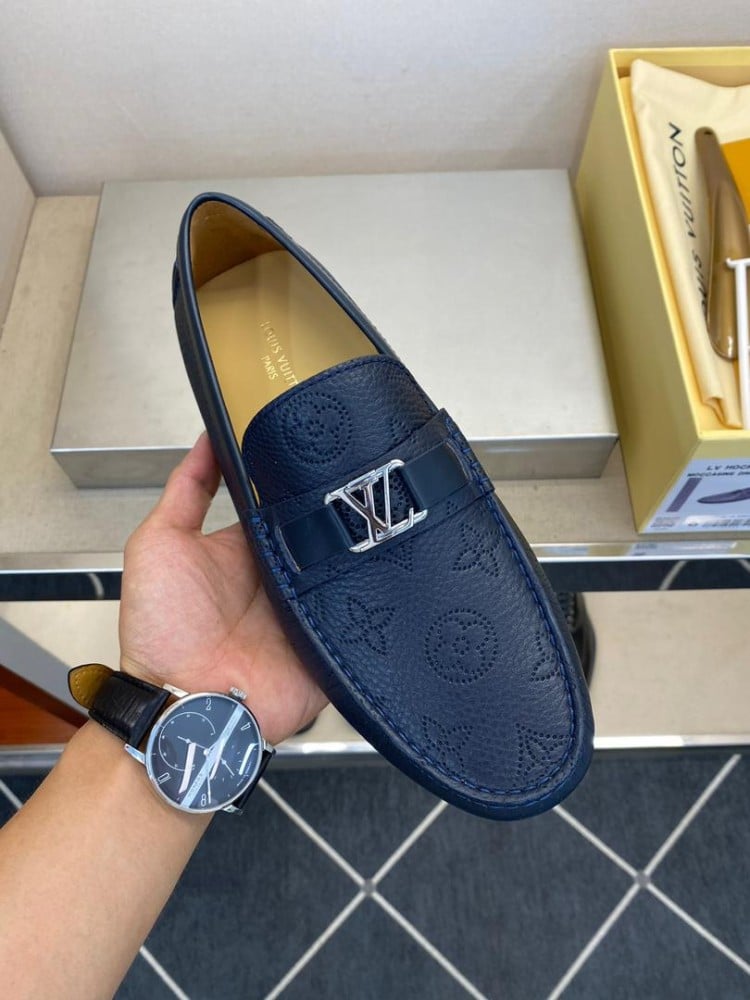 حذاء LV