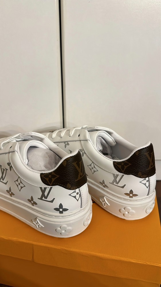 حذاء LV ( تسليم فوري )