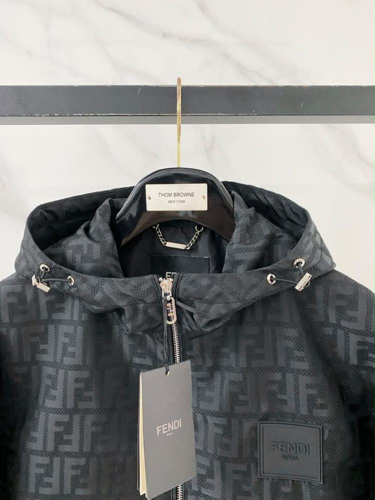 جاكيت فندي