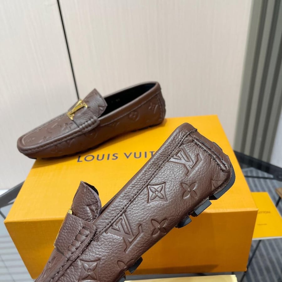 حذاء LV