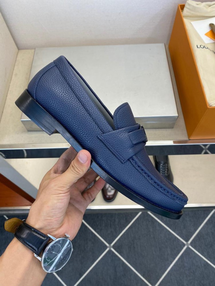 حذاء LV