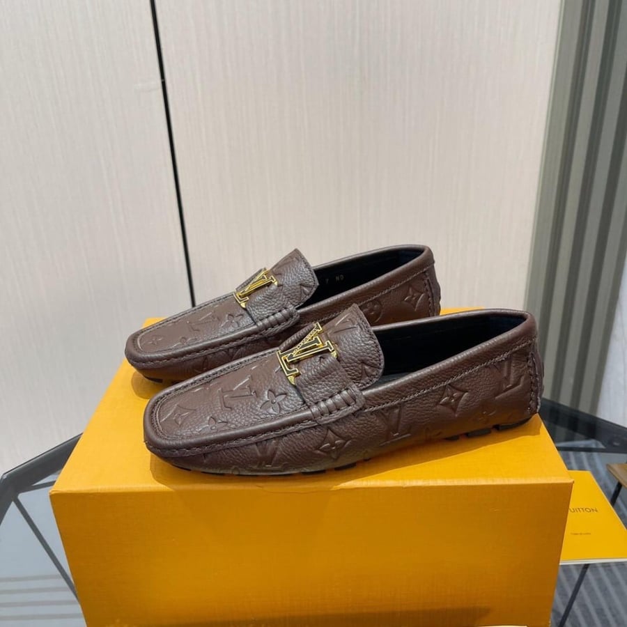 حذاء LV