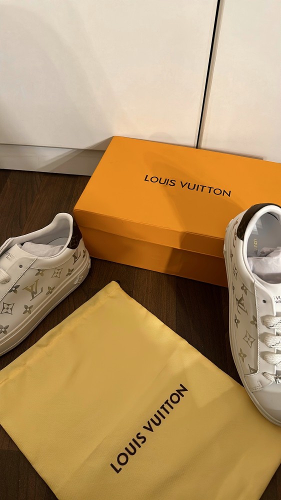 حذاء LV ( تسليم فوري )