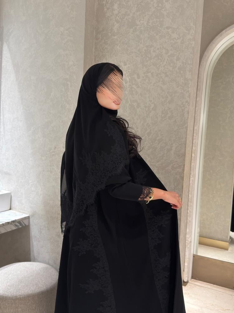 عبايه كريب سراميك مع دانتيل فرنسي
