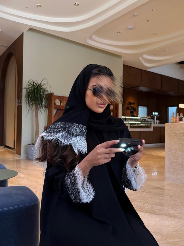 عبايه نص كلوش مع دانتيل فاخر