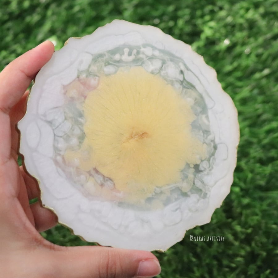 white & gold geode كوستر
