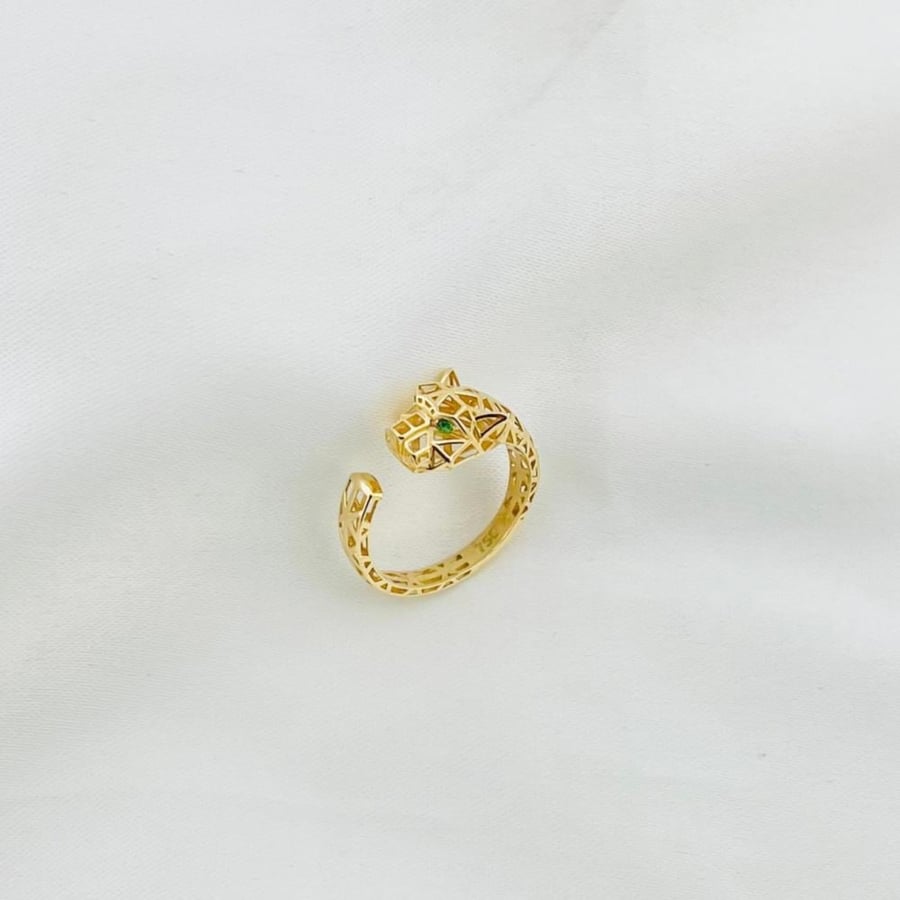 18 karat gold ring