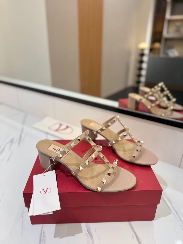 Rockstud slide sandal