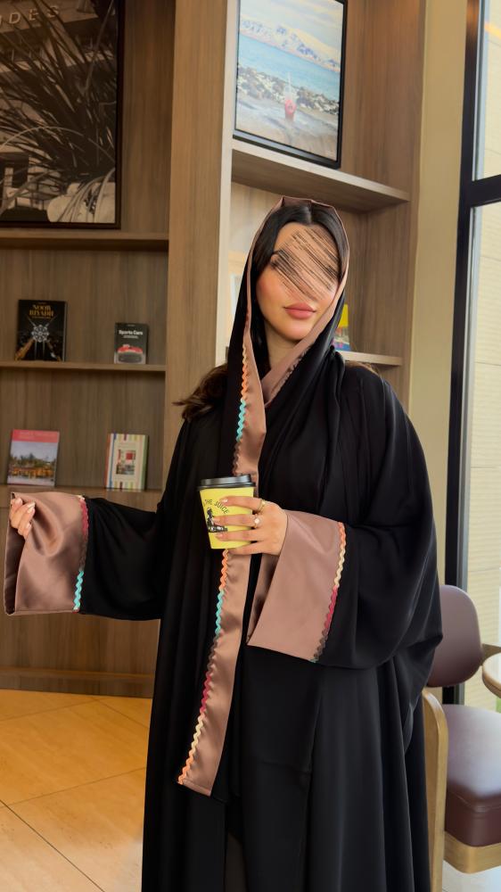 D70035 - عباية بقماش نواعم نص بشت - رملي