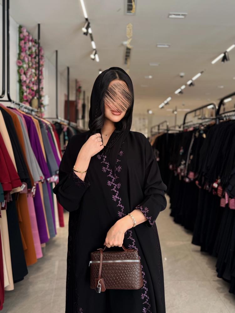 عباية D890 - بقماش ملكي بتطريز انيق كسرات جوانب كلوش - موف