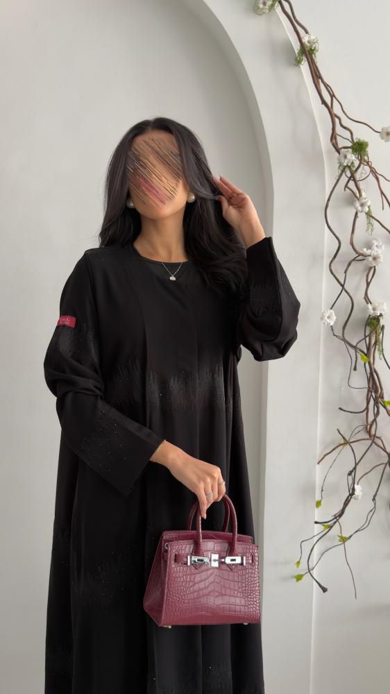عباية D5145 - عباية بقماش كريب كوبرا بتطريز وكرستال - اسود