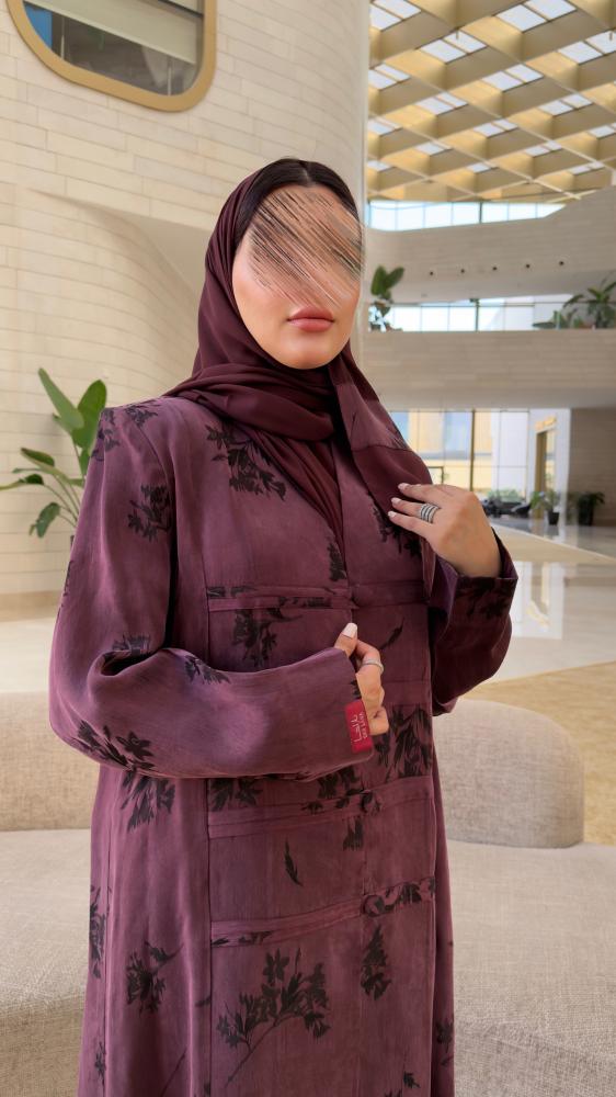 عباية D70051 - بقماش حرير تركي بنقوش اوراق قصة ايه لاين مزبن بازرة من الامام - عنابي