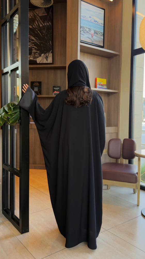 D70035 - عباية بقماش نواعم نص بشت -  اسود
