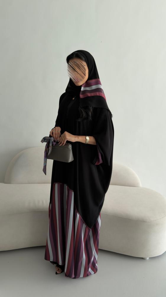 عباية D5119 - بقماش كريب كوبرا وشيفون مخطط قصة  نص بشت - عنابي مع موف
