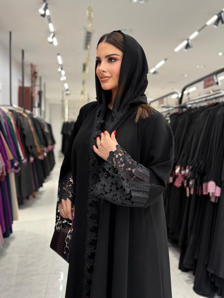 عباية D893 - بقماش سراميك باكمام وياقة دانتل دبل كلوش - اسود