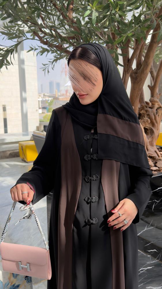 عباية D70054 - بقماش كريب كوبرا بتدخيلات مزين بازرة- بني