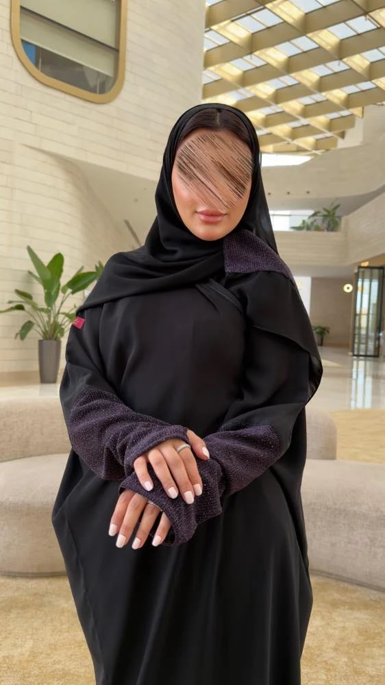 عباية D70050 - بقماش بلاك بيري نص بشت كم استرتش فتحة اصبع بلمعة - موف