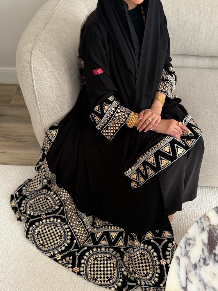 عباية D800 - (كولكشن التاسيس)  بقماش ملكي مع ترتر وتطريز -  ذهبي