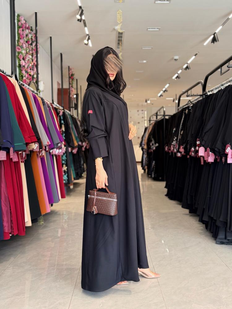 عباية D905 بقماش انترنت نص كلوش بجيوب جانبية - اسود