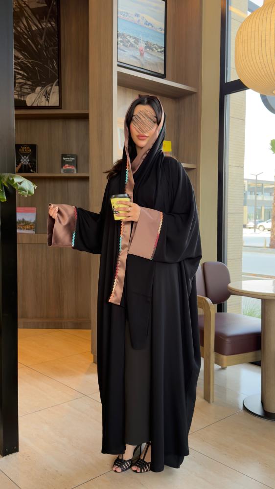 D70035 - عباية بقماش نواعم نص بشت - رملي