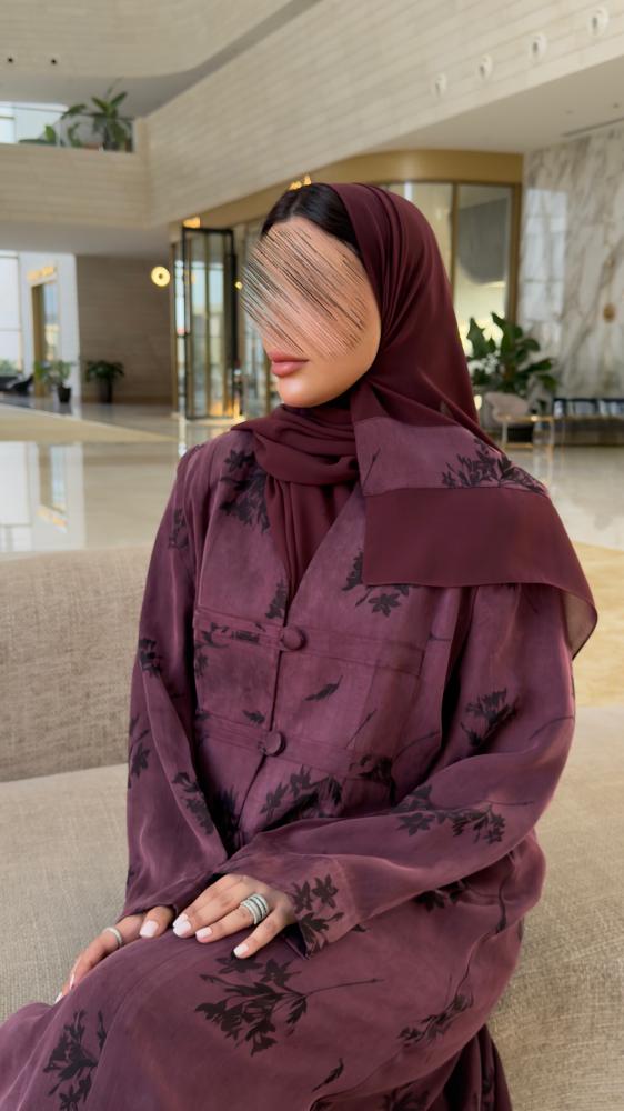 عباية D70051 - بقماش حرير تركي بنقوش اوراق قصة ايه لاين مزبن بازرة من الامام - عنابي