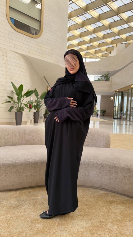 عباية D70050 - بقماش بلاك بيري نص بشت كم استرتش فتحة اصبع بلمعة - موف