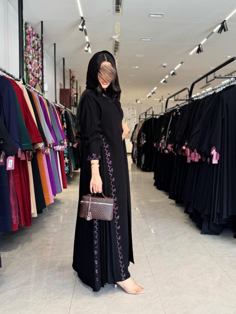 عباية D890 - بقماش ملكي بتطريز انيق كسرات جوانب كلوش - موف