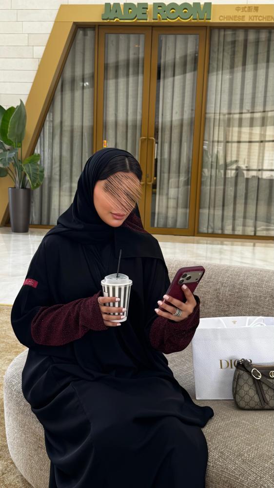 عباية D70050 -  بقماش بلاك بيري نص بشت كم استرتش فتحة اصبع  بلمعة - عنابي