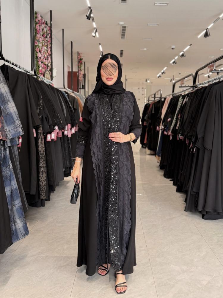 عباية D990 - ربع كلوش بقماش ملكي بياقة دانتل بشك - اسود