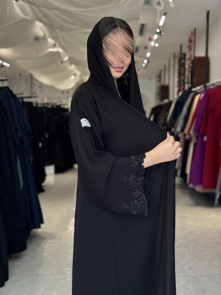 عباية D571 - قماش انترنت تطريز اكمام ربع كلوش  - اسود