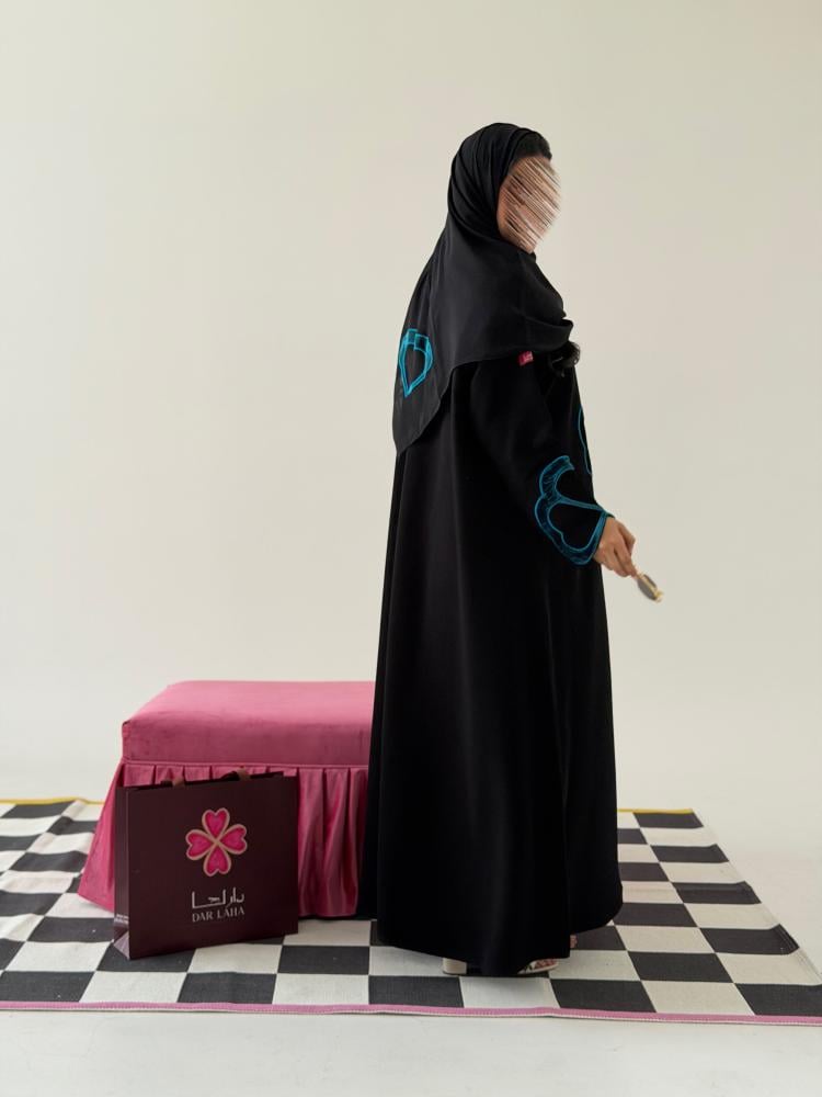 عباية D70078 - بقماش سراميك مزين بتطريز ومخمل بيور سلك شكل قلوب مجمعة نص كلوش - ازرق بترولي