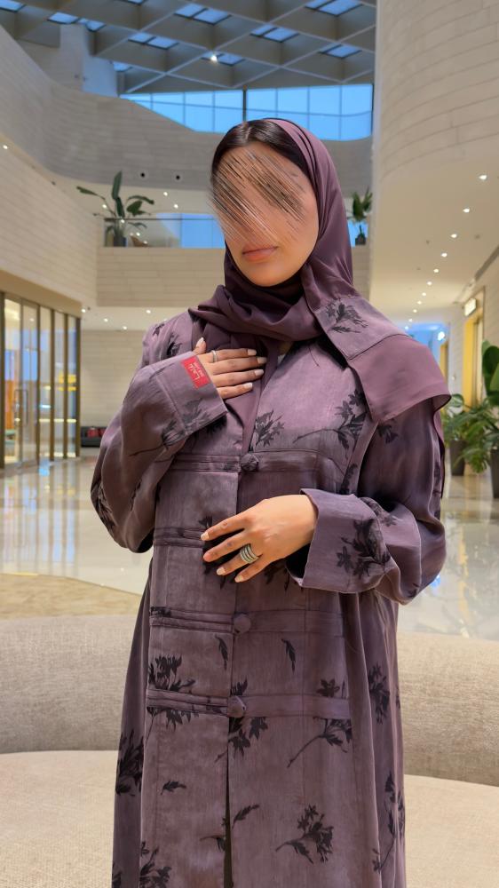 عباية D70051 - بقماش حرير تركي بنقوش اوراق قصة ايه لاين مزبن بازرة من الامام -  موف